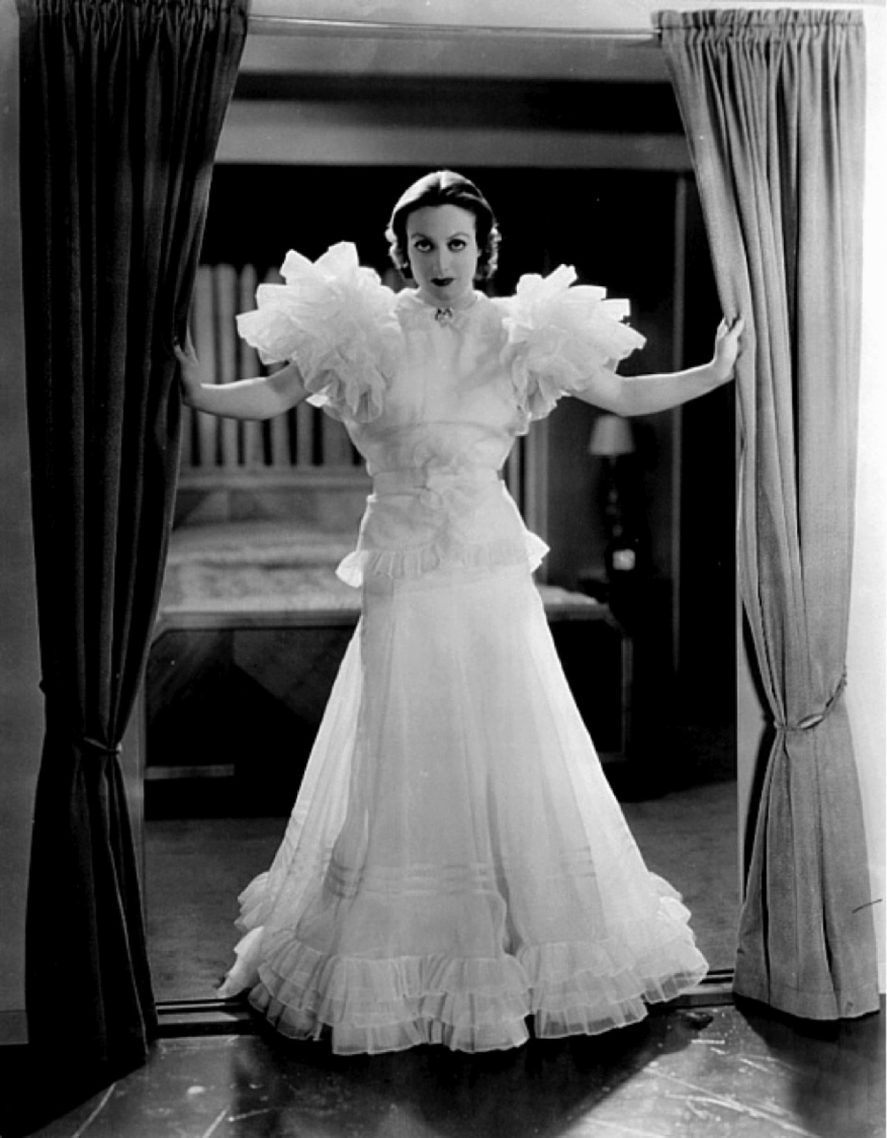 Evening wear: 1930-1940s women  Fashion and Decor: A Cultural History