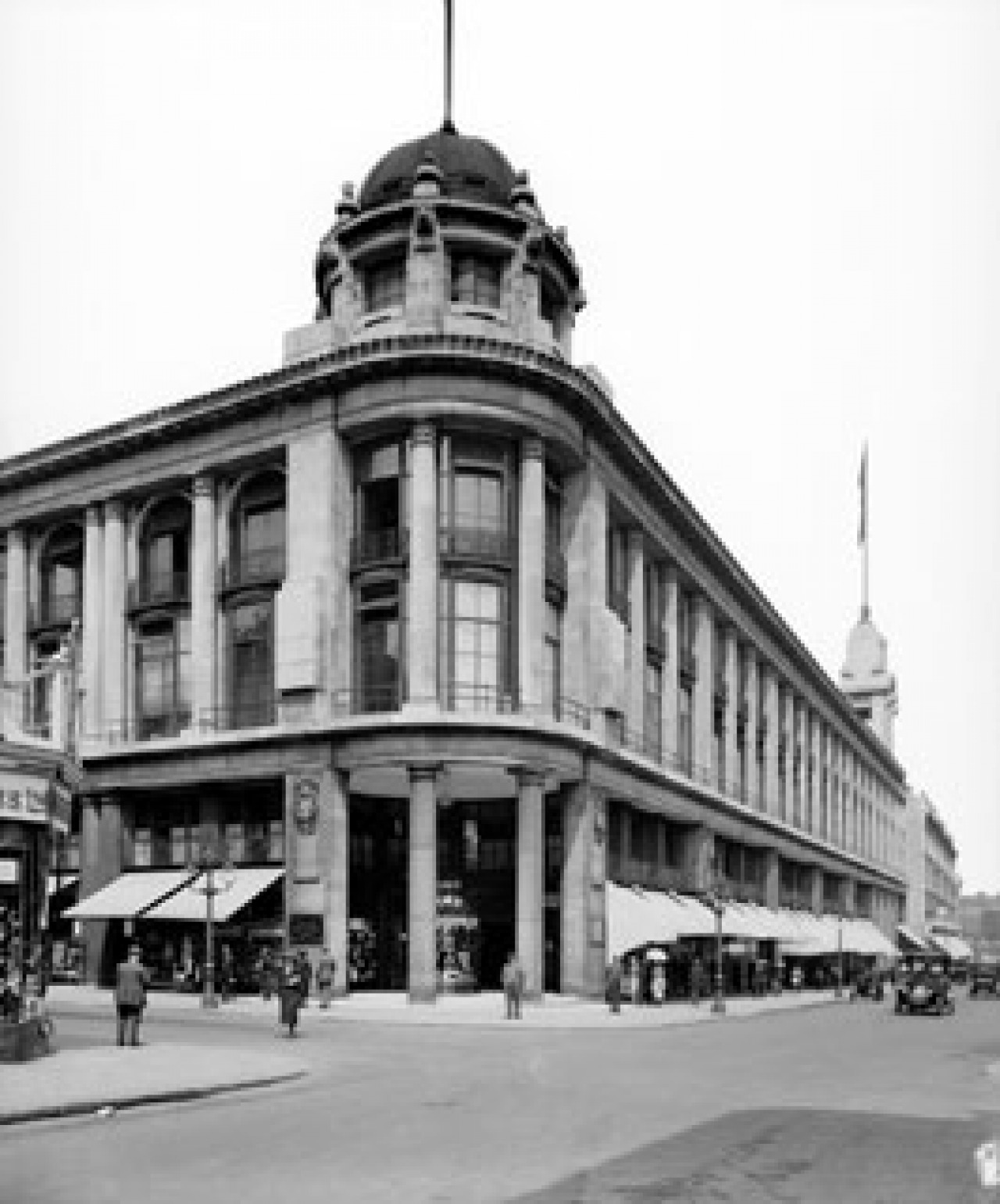 Au Bon Marche department store: 1910  Fashion and Decor: A Cultural History