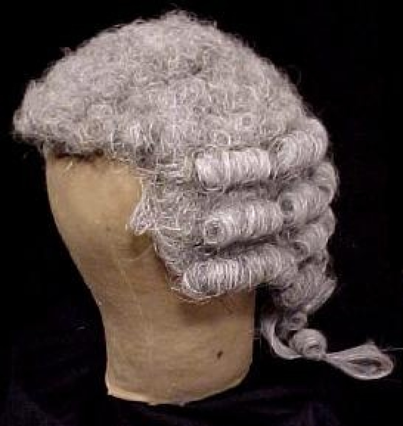 The History of Men in Powdered Wigs - Bellatory